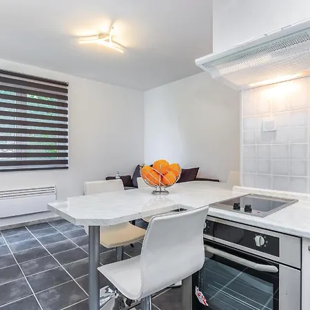 Gorgeous In Smokvica With Wifi * Smokvica Krmpotska