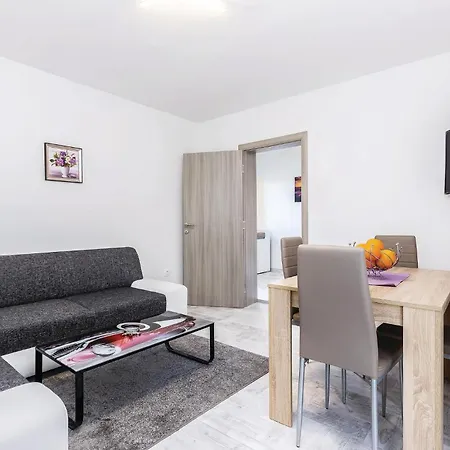 Gorgeous In Smokvica With Wifi *