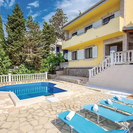 Gorgeous In Smokvica With Wifi Holiday home *