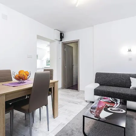 Gorgeous In Smokvica With Wifi