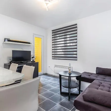 Gorgeous In Smokvica With Wifi Holiday home *